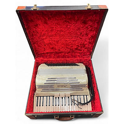 Used Milanti LM 41 120 Accordion
