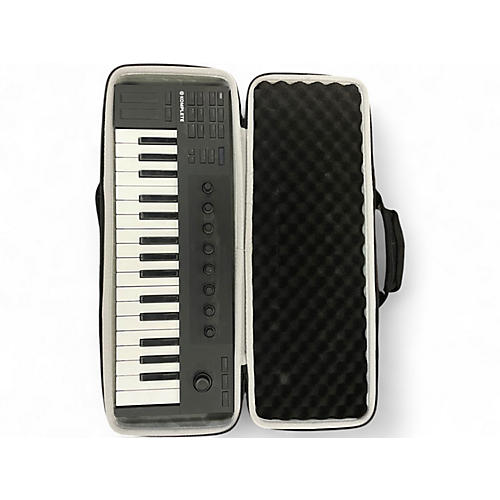 Used Native Instruments KOMPLETE KONTROL M32 MIDI Controller