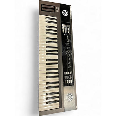 Used Native Instruments Komplete Kontrol S49 MIDI Controller