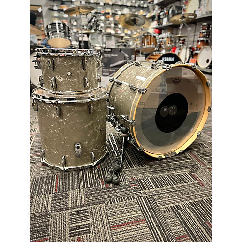 Pearl Used Pearl 3 piece Music City Custom Masters Maple Reserve Platinum Smoke Marine Drum Kit Platinum Smoke Marine