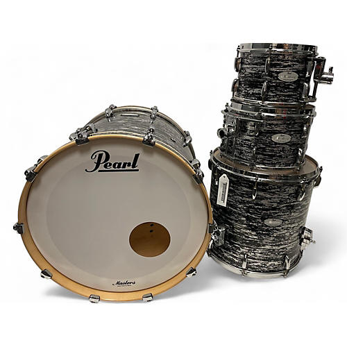 Pearl Used Pearl 4 piece Masters Maple Reserve Black Oyster Drum Kit Black Oyster