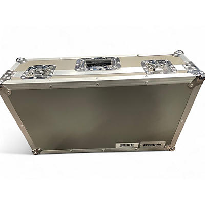 Used Pedaltrain CLASSIC II CASE W/SMARTTRACK XS2 PEDALBOARD