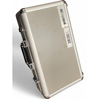 Used Pedaltrain Metro 16 Pedal Board