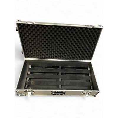 Used Pedaltrain classic pro Pedal Board