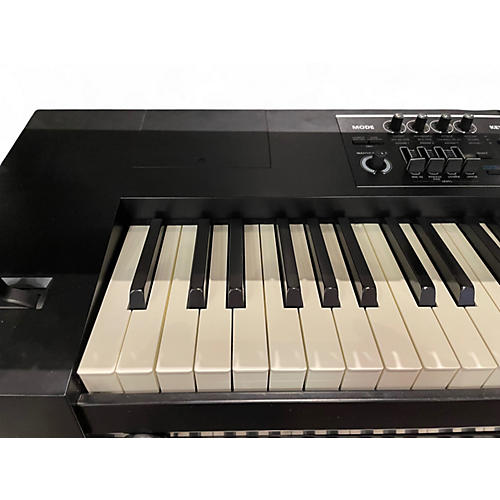 Used Roland DS88 Synthesizer