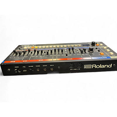Used Roland JU06A Synthesizer
