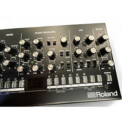 Used Roland SE-02 Synthesizer