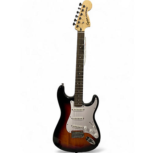 Squier Used Squier Affinity Stratocaster 3 Tone Sunburst Solid Body Electric Guitar 3 Tone Sunburst