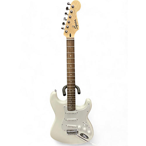 Squier Used Squier Affinity Stratocaster White Solid Body Electric Guitar White