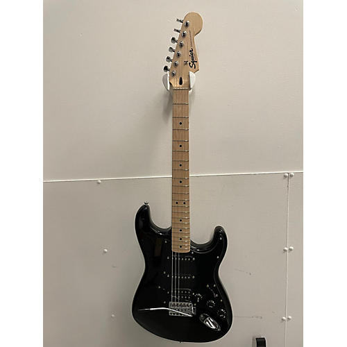 Squier Used Squier Classic Vibe 70s Stratocaster HSS Black Solid Body Electric Guitar Black