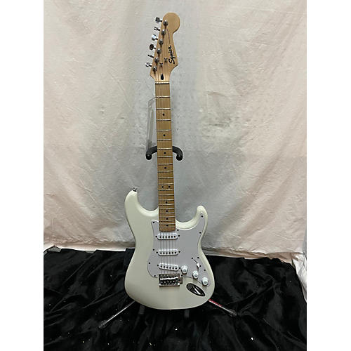 Squier Used Squier Standard Stratocaster Olympic White Solid Body Electric Guitar Olympic White