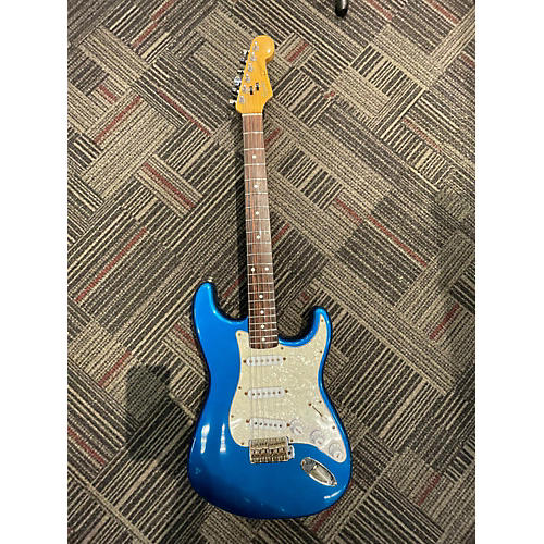 Squier Used Squier Stratocaster Lake Placid Blue Solid Body Electric Guitar Lake Placid Blue