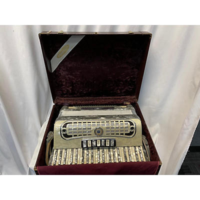 Used Stradavox Iona Accordion