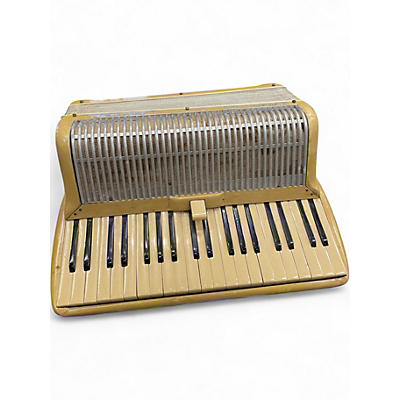 Used Stradella Halia Italia Accordion Accordion