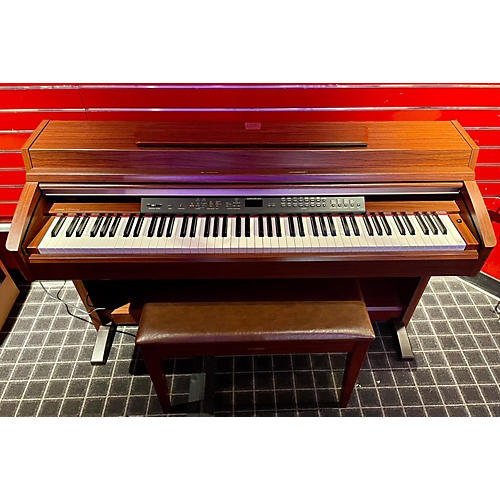 Yamaha Used Yamaha CLP240 Digital Piano