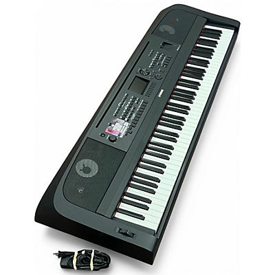 Used Yamaha DGX 670 Keyboard Workstation