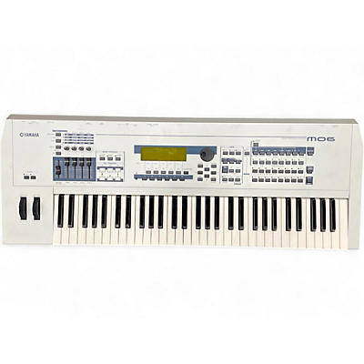 Used Yamaha MO6 61 Key Keyboard Workstation