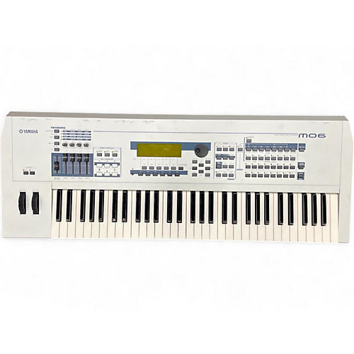 Used Yamaha MO6 61 Key Keyboard Workstation