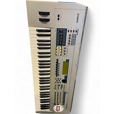 Used Yamaha MO6 61 Key Keyboard Workstation