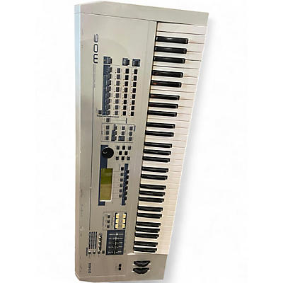Used Yamaha MO6 61 Key Keyboard Workstation
