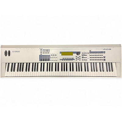 Used Yamaha MO8 88 Key Keyboard Workstation