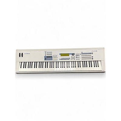 Used Yamaha MO8 88 Key Keyboard Workstation