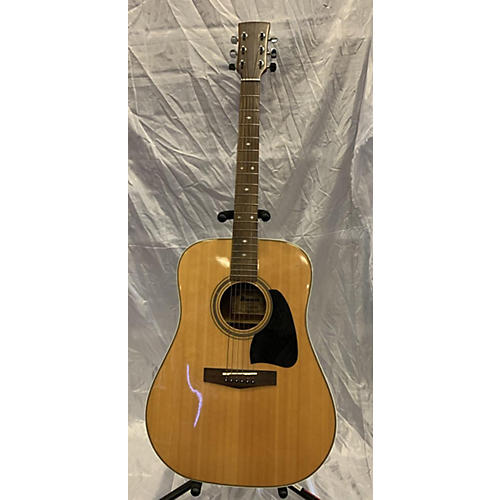 V320 Acoustic Guitar