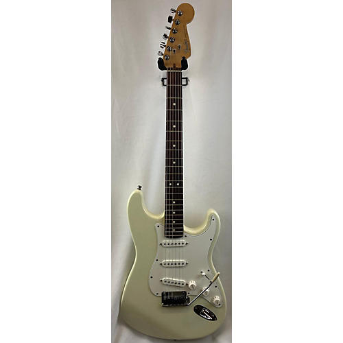 Fender Vintage 1993 Fender American Standard Stratocaster White Solid Body Electric Guitar White